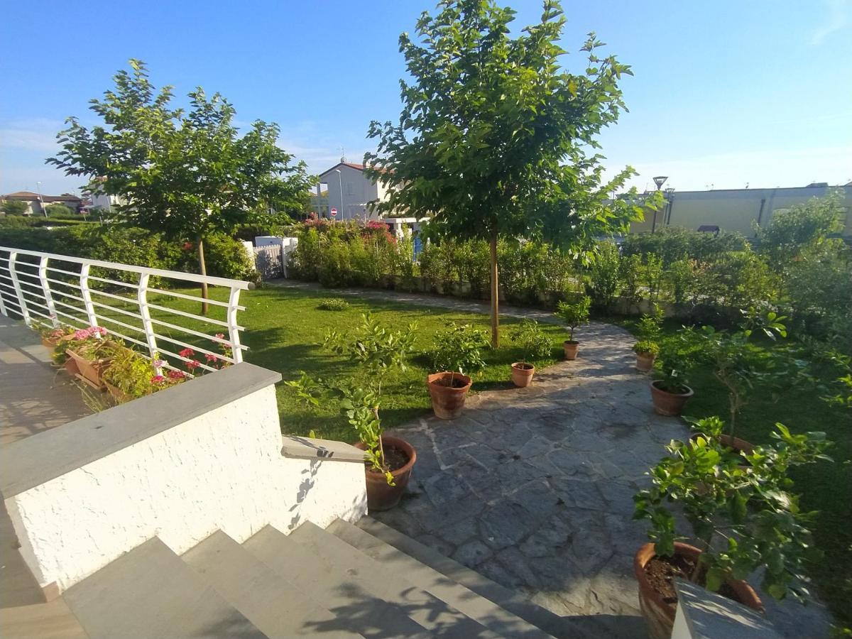 B&B Villa La Bouganville Camaiore Exteriör bild
