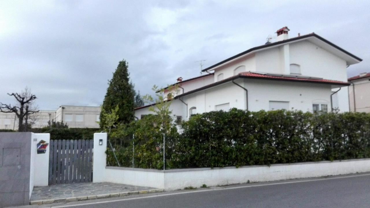 B&B Villa La Bouganville Camaiore Exteriör bild